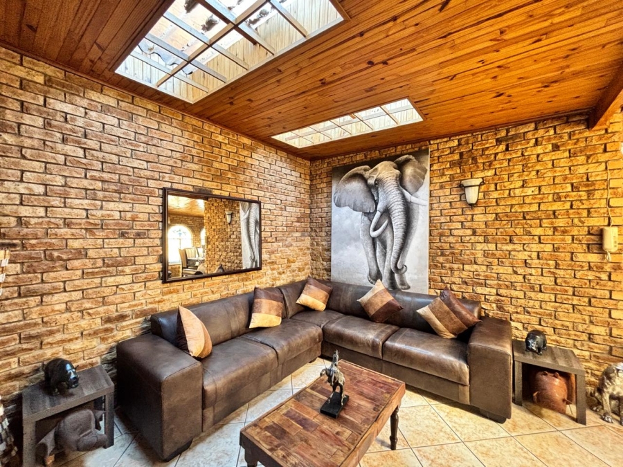 4 Bedroom Property for Sale in Flamwood North West